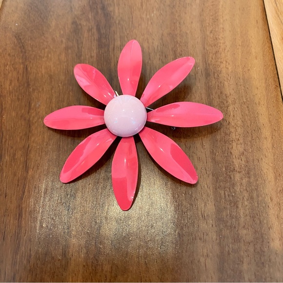 Accessories - Vintage Retro Pink Daisy Pin